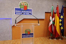 Video In 2011, the Basque Country will have an electrical vehicle charging point network, a pioneering venture in Spain