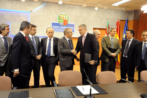 El Gobierno Vasco "garantiza" la financiación de viviendas protegidas durante 2010
