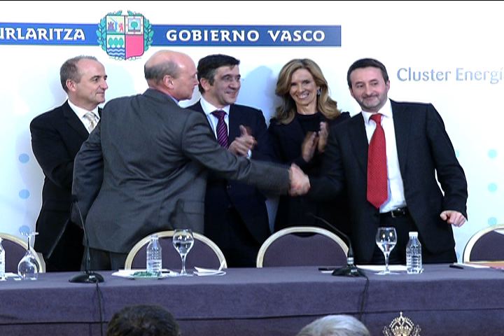 Video El Cluster de Automoción y el Cluster de Energía firman un convenio para desarrollar el vehículo eléctrico en Euskadi