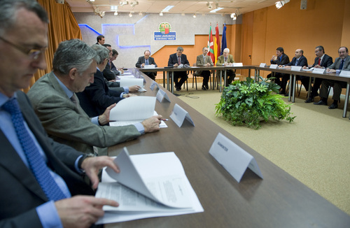 El Gobierno Vasco suscribe un acuerdo con 20 entidades financieras para facilitar créditos por 600 millones de euros a empresarios y autónomos