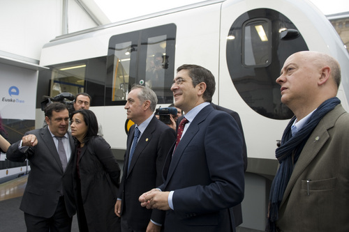 El Gobierno Vasco presenta las nuevas unidades de Euskotren