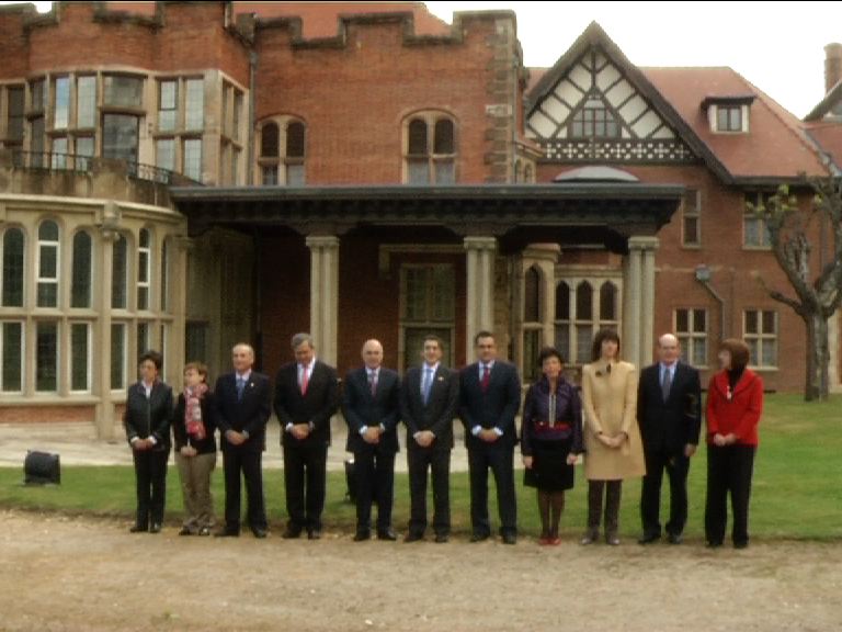 Reunión del Consejo de Gobierno en el Palacio Artaza [39:03]