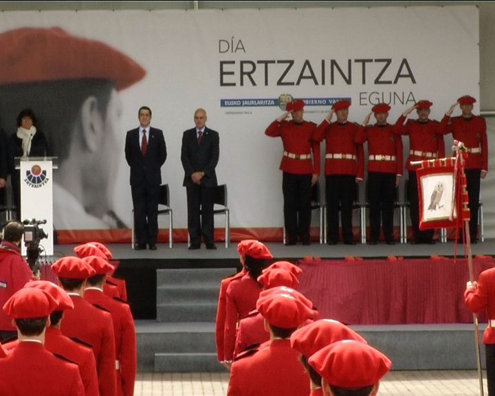 Video El Lehendakari asegura que "está cerca el día" en el que los agentes no tengan que "ocultar ya más el orgullo de ser ertzainas en Euskadi"