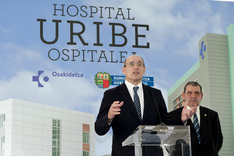 Urdulizko Uribe ospitaleko lehen harria jartzea