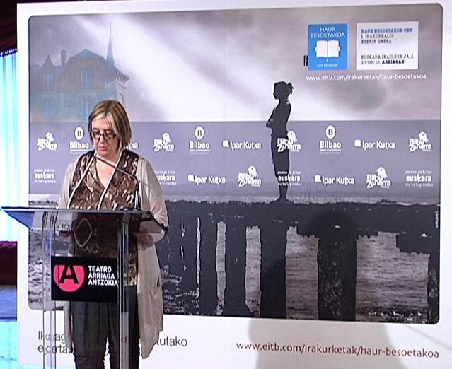 Video Kultura eta Hezkuntza sailburuek Jon Miranderen "Haur Besoetakoa" osorik eta jendaurrean irakurri dute