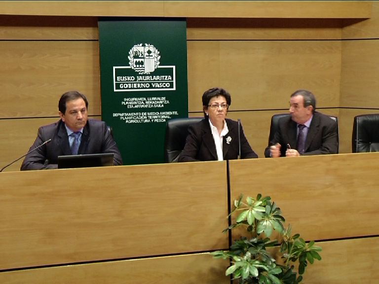 Pilar Unzaluk adierazi du antxoaren biomasari buruzko datuak onak direla eta aurrera begira ere antxoatara joan ahal inzango direla marinelak [16:52]