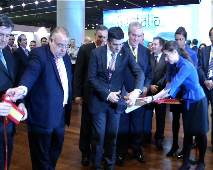 Video El Lehendakari apuesta por la formación, innovación y cooperación zonal como "fórmulas novedosas" para que el comercio afronte la crisis