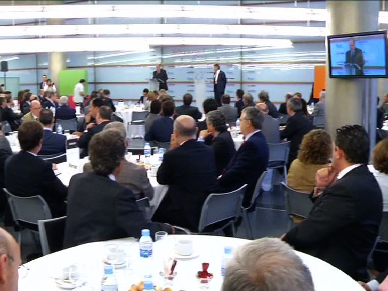 Video "Más austeridad" y "corresponsabilidad social" guiarán los presupuestos de 2011 para "garantizar el progreso del país"