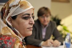 Reunión de la consejera de Empleo y Asuntos Sociales, Gemma Zabaleta, con la delegada del Frente Polisario en Euskadi para conocer de primera mano la situación en el Sahara Occidental