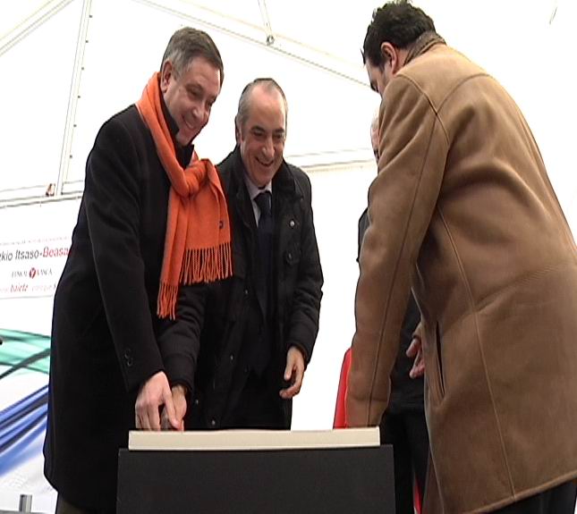 Video Euskal Y-aren Gipuzkoako adarreko 21 kilometro obratan daude, Ezkio-Beasain zatiko lanak hasi ondoren