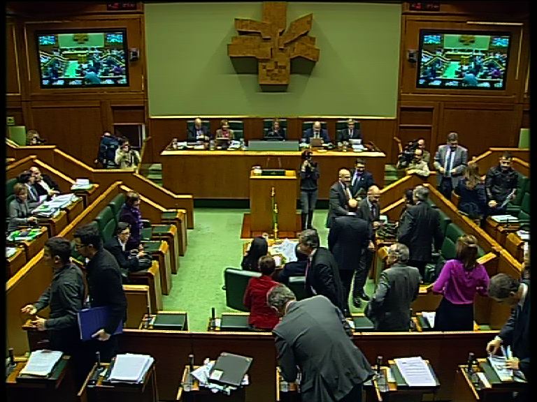 Video El Parlamento Vasco  aprueba los presupuestos para 2011 con una amplia mayoría de votos