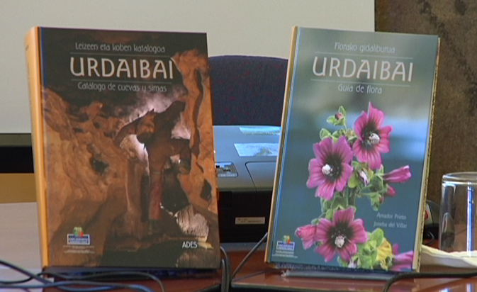 Video Nieves Terán presenta dos libros sobre la flora y las cuevas y simas de la Reserva de Urdaibai