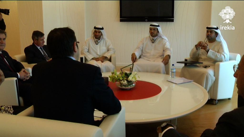 Video Lehendakaria Khaldoon Khalifa Al Mubarakekin bildu da, Abu Dhabiko Executive Council-eko Executive Affairs Authority-ko Chairman-a eta MUBADALAko Chairman-a