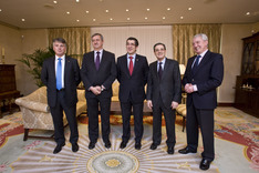 El Lehendakari se ha reunido con los presidentes de la BBK, Caja Vital y Kutxa