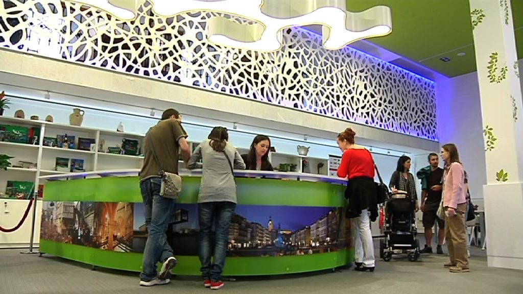 Video Gasteiz “beteta” dioen kartela eskegiko du Aste Santuan