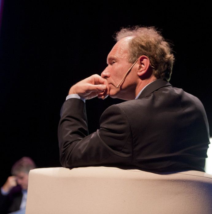 Tim_berners_pensativo