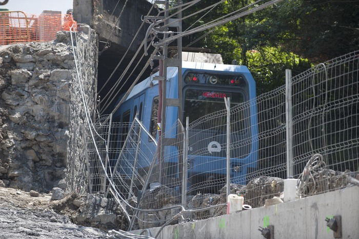 2011_06_03_cale_metro_tren