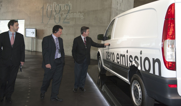 2011_06_08_mercedes_unda_titos_zero_emission