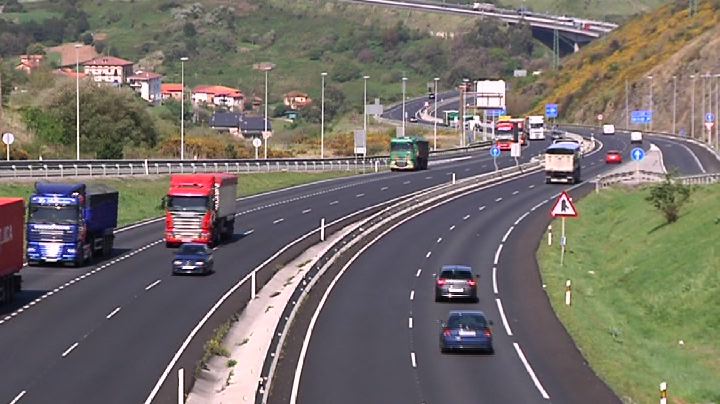 Video Trafiko zuzendaritzak heziketa programak bultzatuko ditu errepideetako istripuak sahiesteko. Kronika