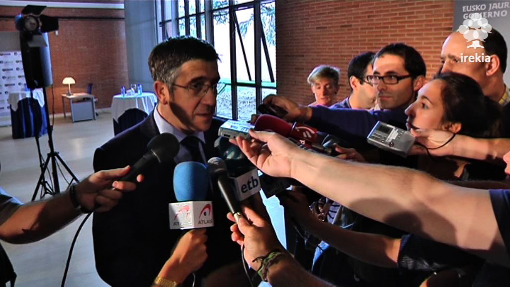 El Lehendakari aboga por un "compromiso colectivo" en el plan especial de empleo [1:39]