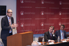 El Lehendakari expone la política intercluster vasca en la Universidad de Harvard 