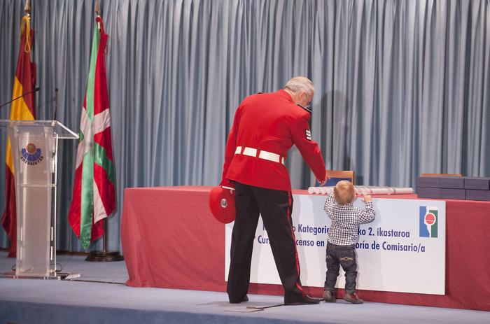 2011_12_02_interior_ares_agentes6