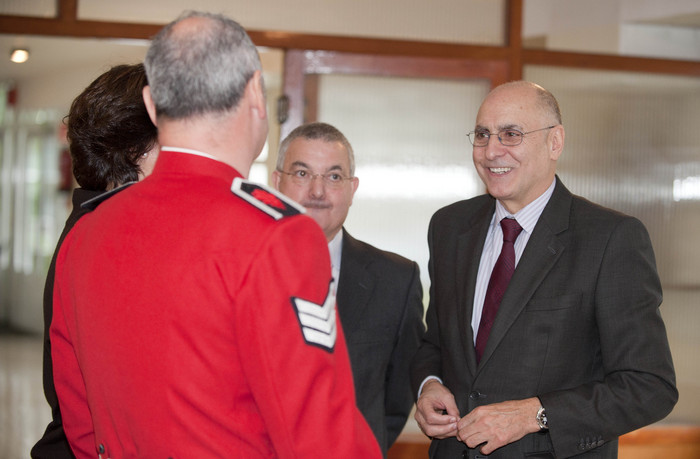 2011_12_02_interior_ares_agentes7