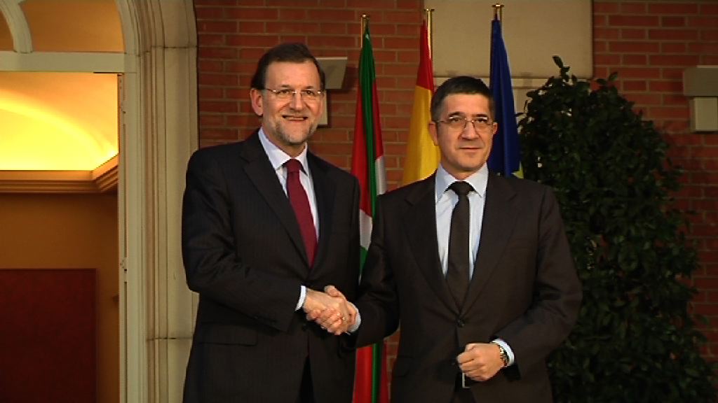 Video El Lehendakari plantea a Rajoy un acercamiento "paulatino" de presos y la aplicación del tercer grado a los "enfermos irreversibles"