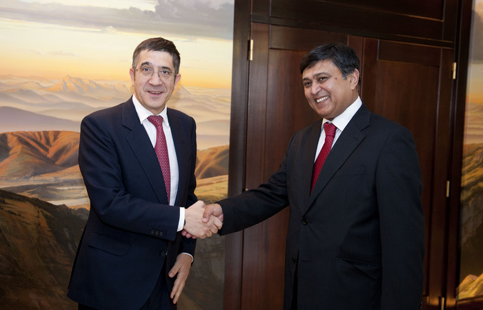 2012_02_02_lhk_embajador_indio3