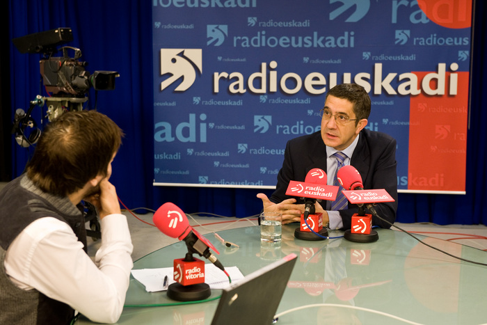 2012_02_06_lehen_radio_eus_025