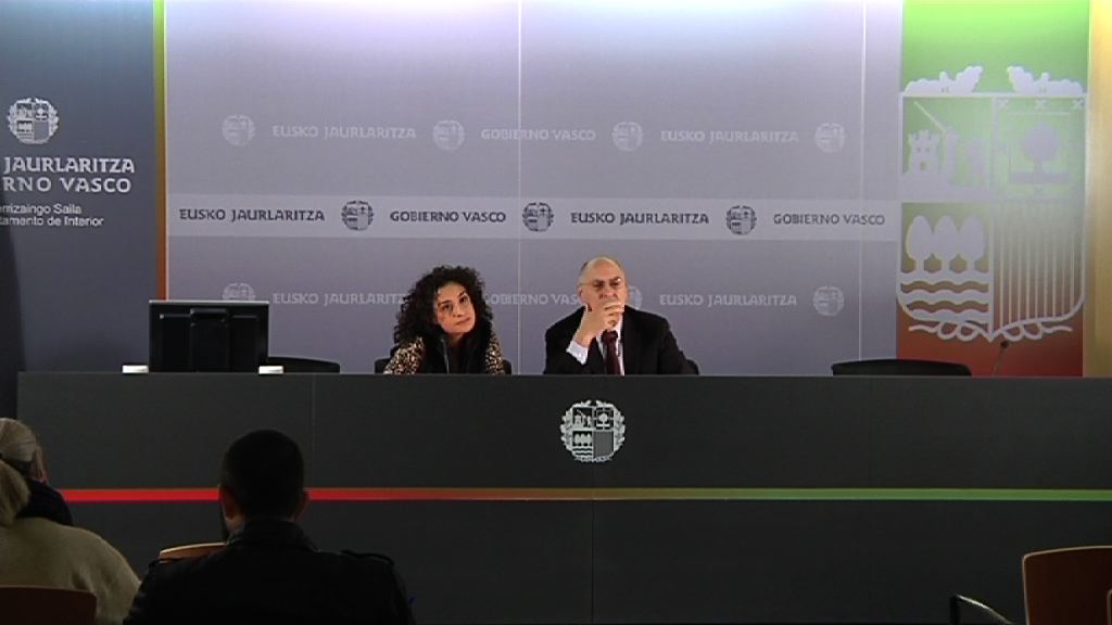 Rueda de prensa del consejero de Interior y de la Directora de Atención a las Víctimas de la Violencia de Género: Ley de prevención de la violencia machista contra las mujeres y de atención y recuperación integral de sus víctimas [23:44]