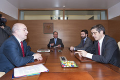 El Lehendakari y Joaquín Almunia coinciden en la necesidad de tener “más Europa”