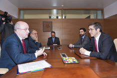 El Lehendakari y Joaquín Almunia coinciden en la necesidad de tener “más Europa”