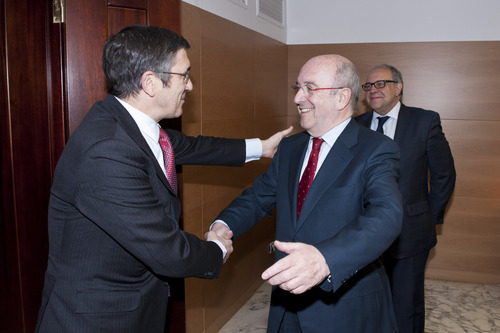 El Lehendakari y Joaquín Almunia coinciden en la necesidad de tener “más Europa”