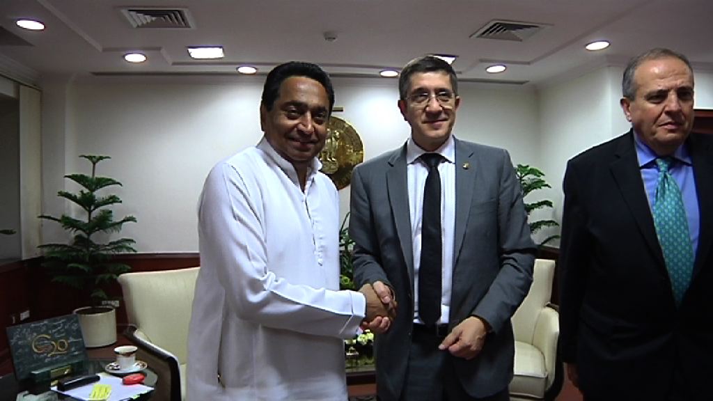 Video (INDIA) Topaketa Hiri Garapeneko Ministroarekin, Kamal NATH jaunarekin  