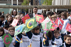 El Lehendakari asiste en Bilbao al acto central de la Campaña Mundial de Educación