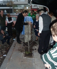 La Delegada Elvira Cortajarena asistió a la inauguración de la nueva sede de Euskaltzaleak