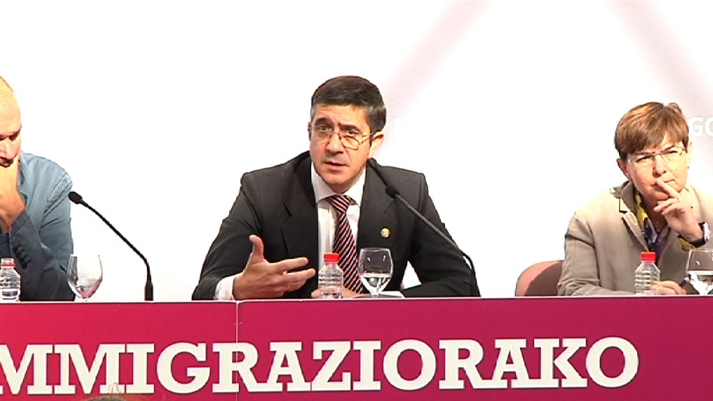 Video El Lehendakari preside una jornada de debate sobre el Pacto Social por la Inmigración en Euskadi 