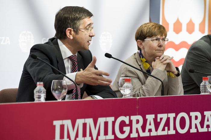 2012_05_09_lehen_inmigracion_043