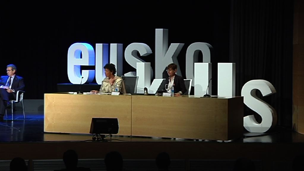 Video Isabel Celaák eta Gemma Zabaletak Lanbide Heziketako Euskal Kontseiluaren jardunaldietan parte hartu dute