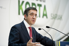 El Lehendakari considera que "el rescate sólo tendrá sentido si sirve para reactivar nuestra economía y generar empleo"