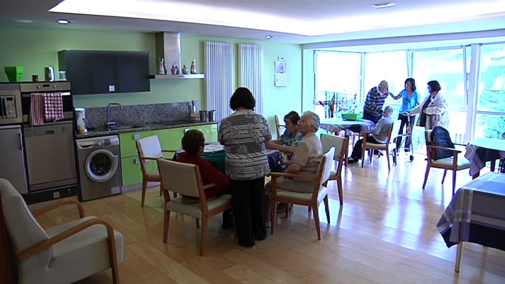 Video El gobierno extenderá a Bizkaia y Álava  el proyecto Etxean Ondo para que las personas dependientes puedan seguir viviendo en su casa