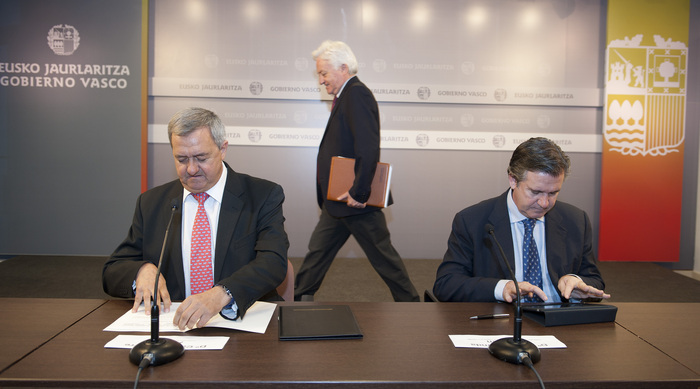 2012_07_05_aguire_unda_firma_entidades_03