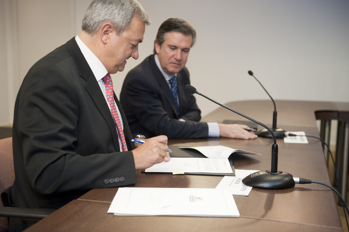 2012_07_05_aguire_unda_firma_entidades_11