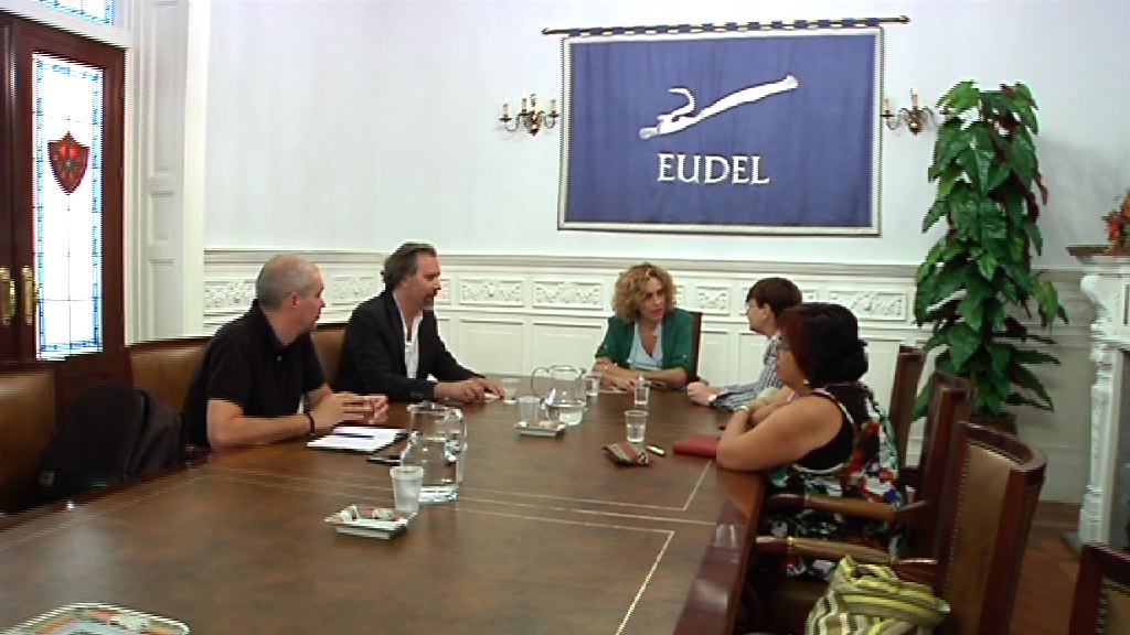 Video La consejera Zabaleta presenta el Pacto Social por la Inmigración a la presidenta de Eudel