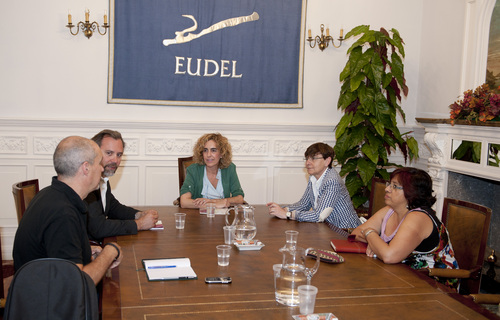 Zabaleta sailburuak Immigrazioaren aldeko Itun Soziala aurkeztu dio Eudelen presidenteari