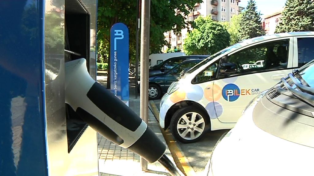 Video El EVE abre en Vitoria-Gasteiz el primer centro de movilidad eléctrica de España