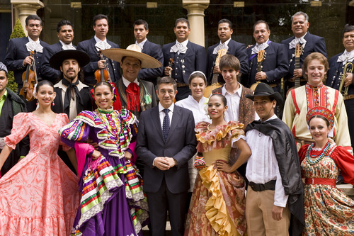 El Lehendakari recibe a los grupos que participan en la XXXVIII Edición del Festival Internacional de Folklore de Portugalete y del País Vasco 