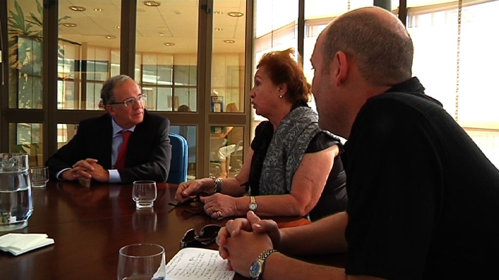 Video La viuda e hijo del presidente de la euskal etxea de Lima visitan Lehendakaritza