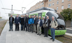 El Tranvía de Vitoria-Gasteiz recibe la visita de un grupo de Suecia